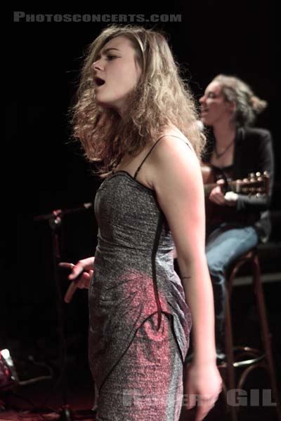 JUNE ET LULA - 2011-01-19 - PARIS - La Maroquinerie - 